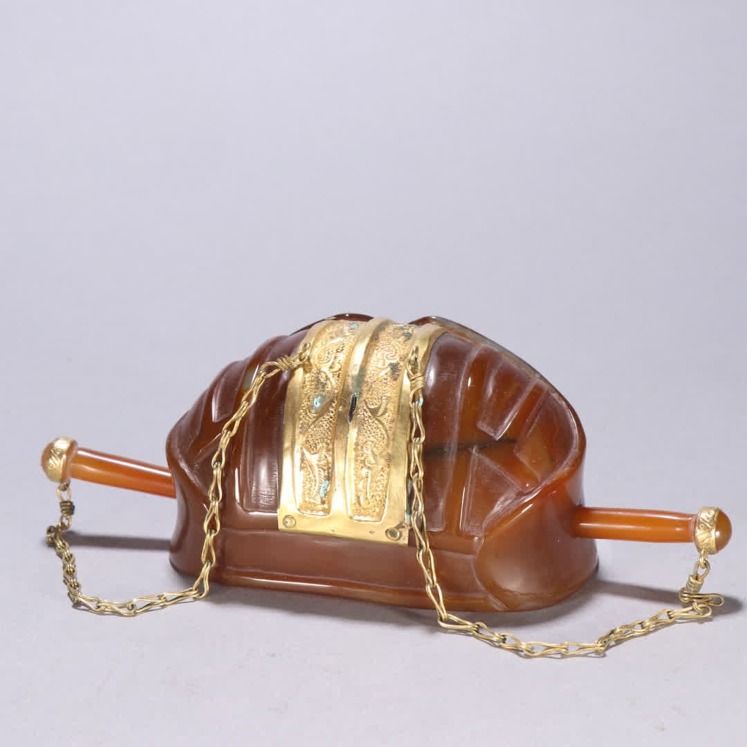 A gold hair crown with agate - 4