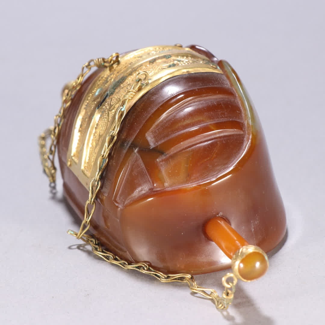 A gold hair crown with agate - 5