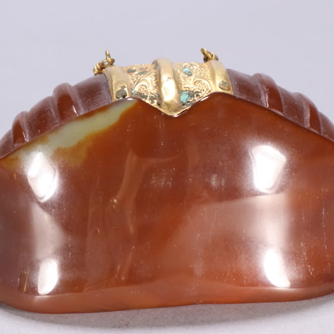 A gold hair crown with agate - 7