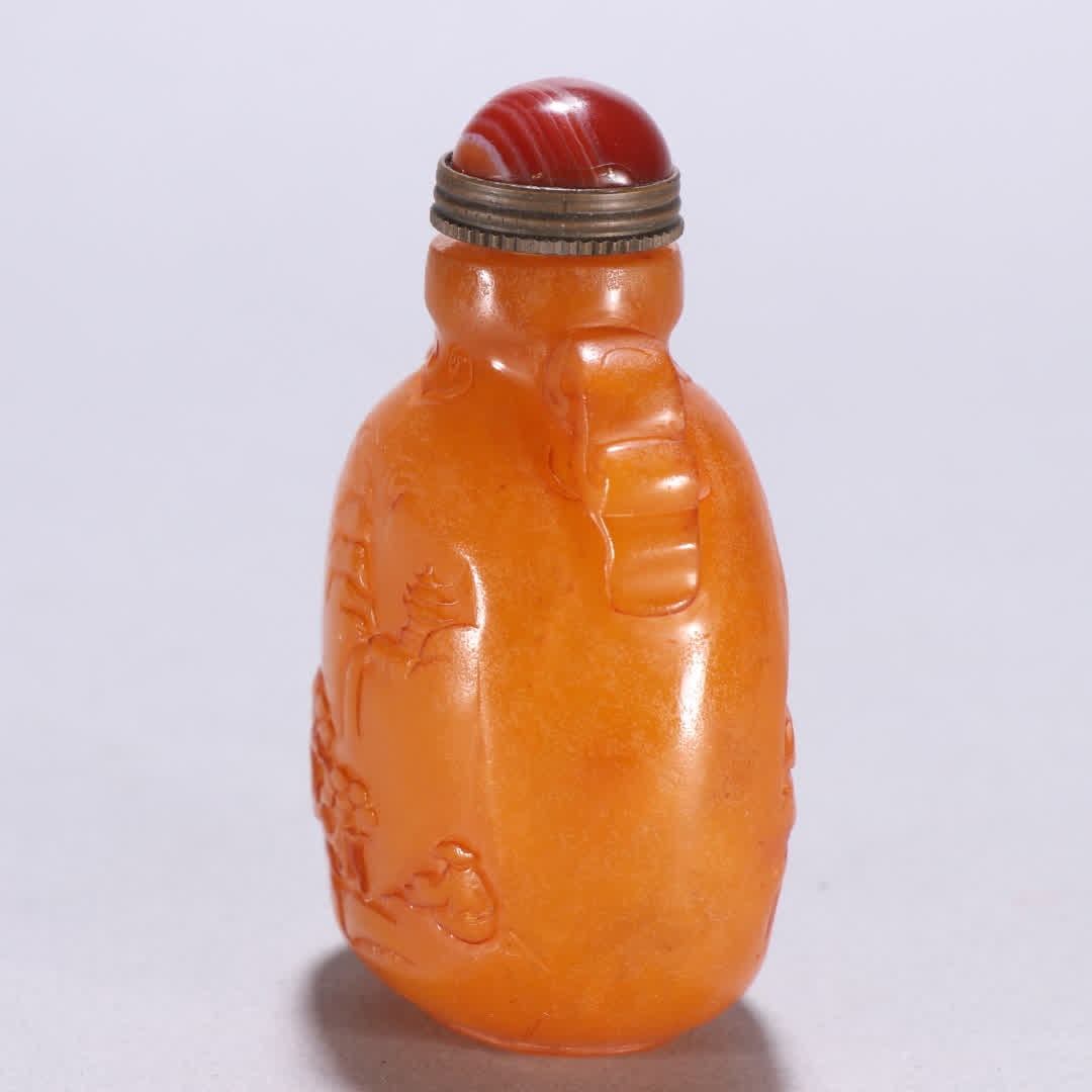 A Qing Dynasty snuff bottle made under a beeswax pine tree - 4