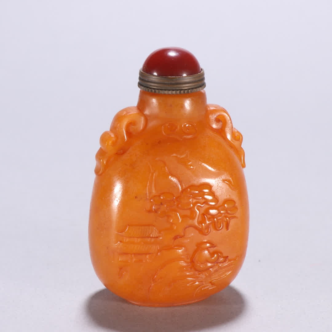 A Qing Dynasty snuff bottle made under a beeswax pine tree - 5