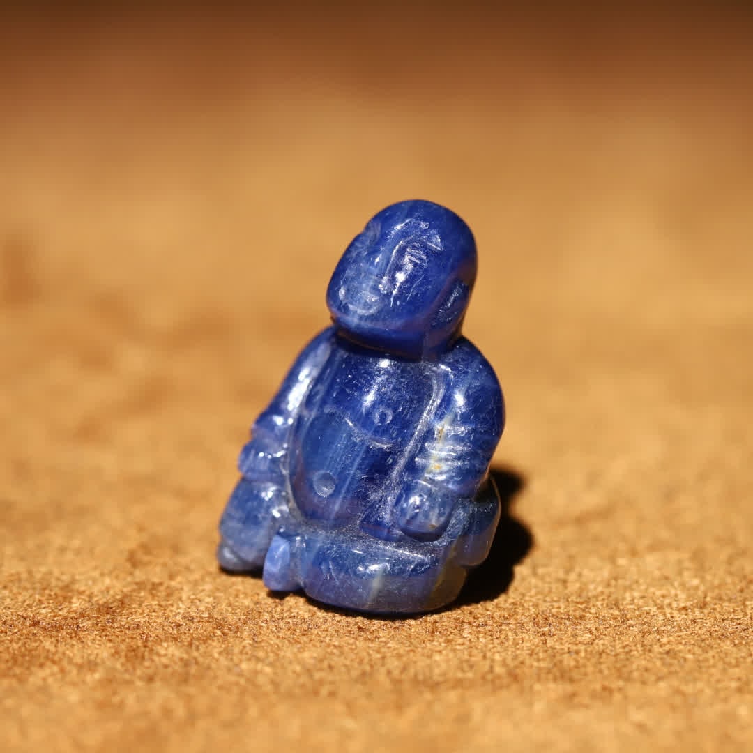 A sapphire personal Buddha carving - 2