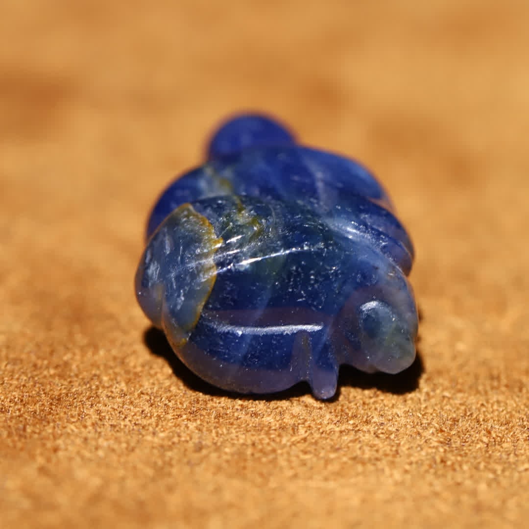 A sapphire personal Buddha carving - 5