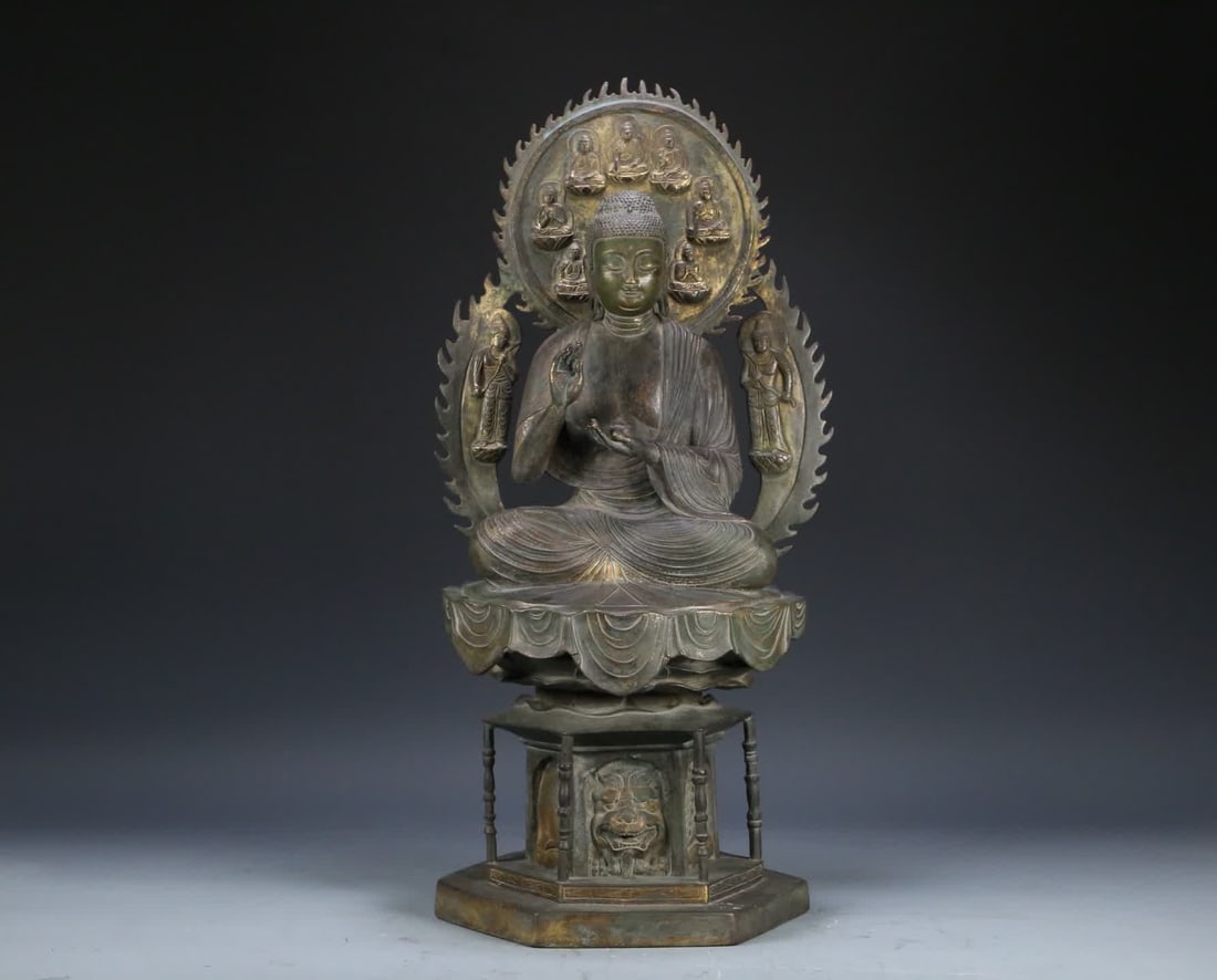 A Tang Dynasty gilt bronze statue of the Medicine Buddha: Tang Dynasty gilt bronze statue of the Medicine Buddha SIZE: 55x27x24cm W:12.75kg (The Dimensions Of All Batches Are Manually Measured.If You Need More Detailed Information, Please Contact Our