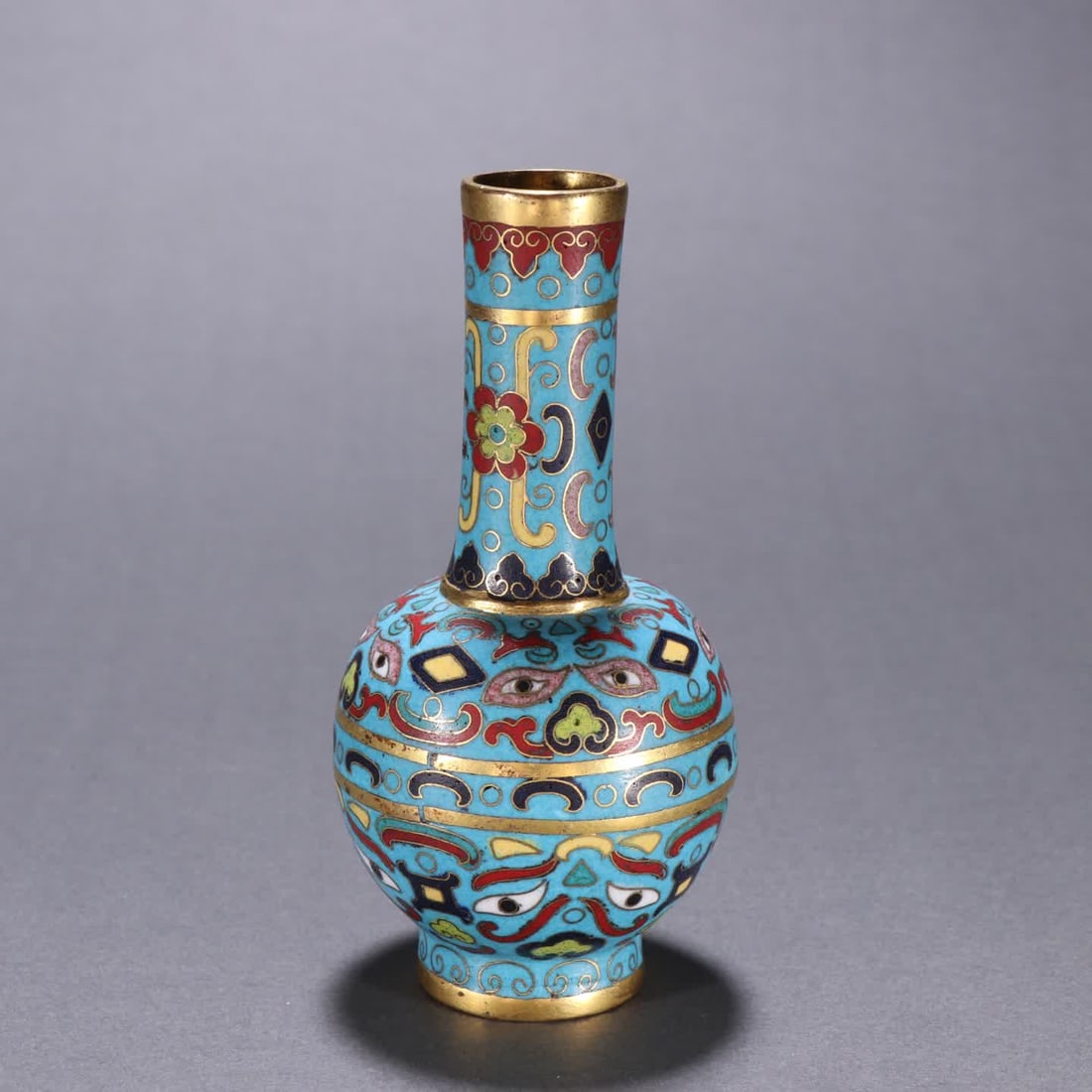 A Qing Dynasty copper gilt cloisonne indigo gourmet vase with a Taotie pattern: Qing Dynasty copper gilt cloisonne taotie patterned vase SIZE: H:13.3cm W:6.4cm W:175g (The Dimensions Of All Batches Are Manually Measured.If You Need More Detailed Information, Please Contact Our Cu