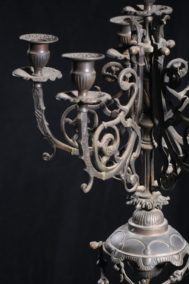 A late Qing Baroque style scroll floral pattern bronze table clock - 10