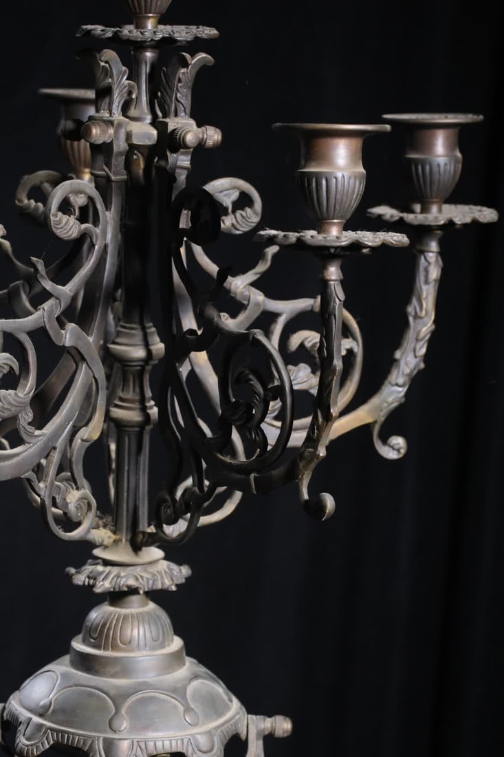 A late Qing Baroque style scroll floral pattern bronze table clock - 13