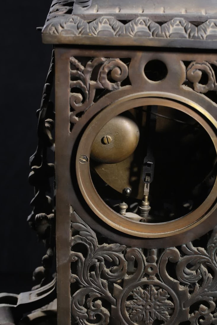 A late Qing Baroque style scroll floral pattern bronze table clock - 8