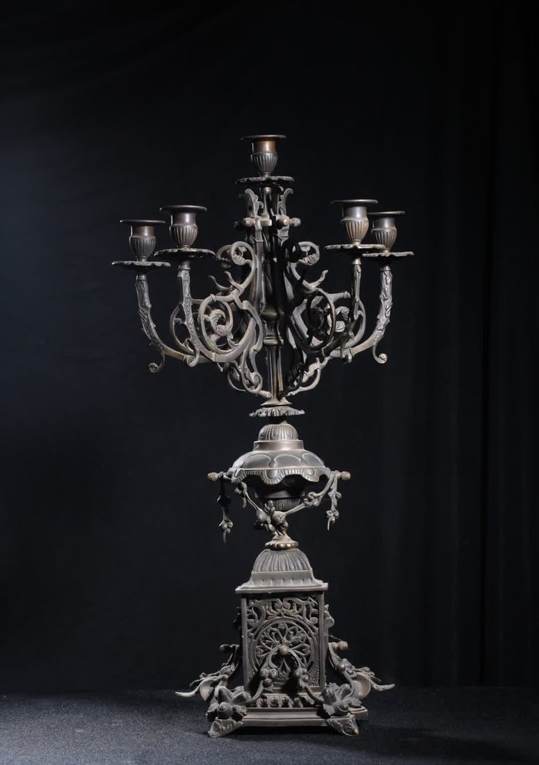 A late Qing Baroque style scroll floral pattern bronze table clock - 9