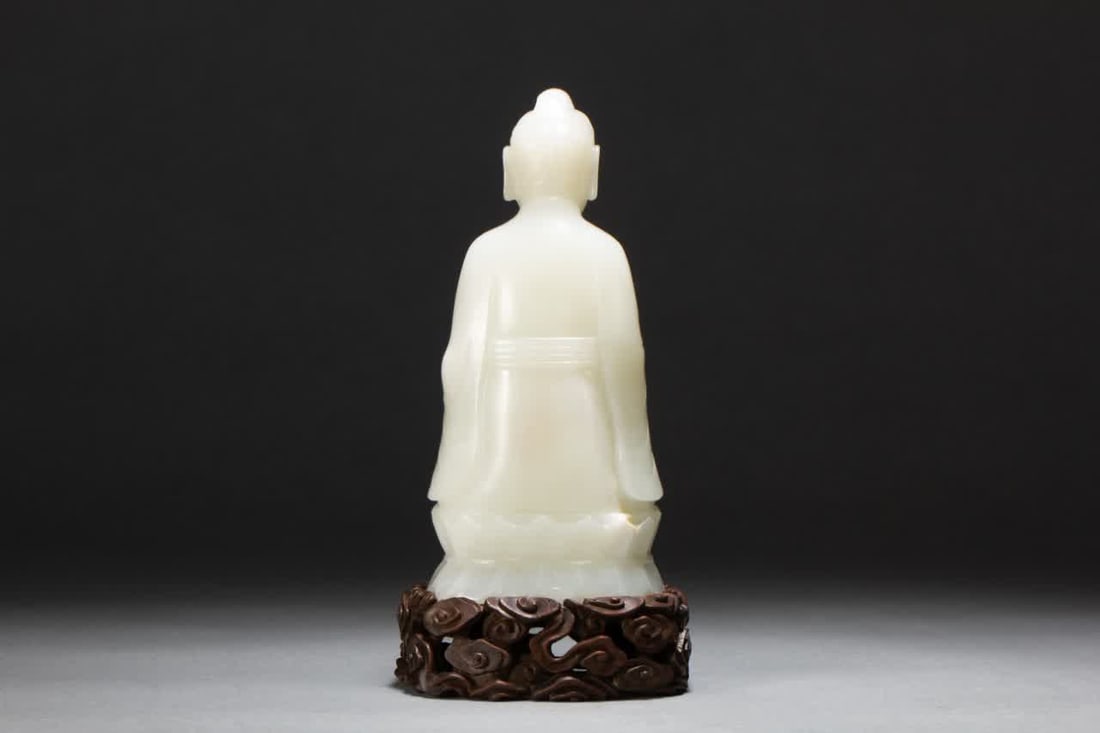 A Qing Dynasty white jade figurine - 7
