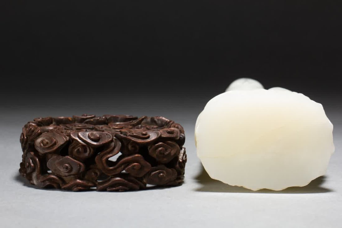 A Qing Dynasty white jade figurine - 8