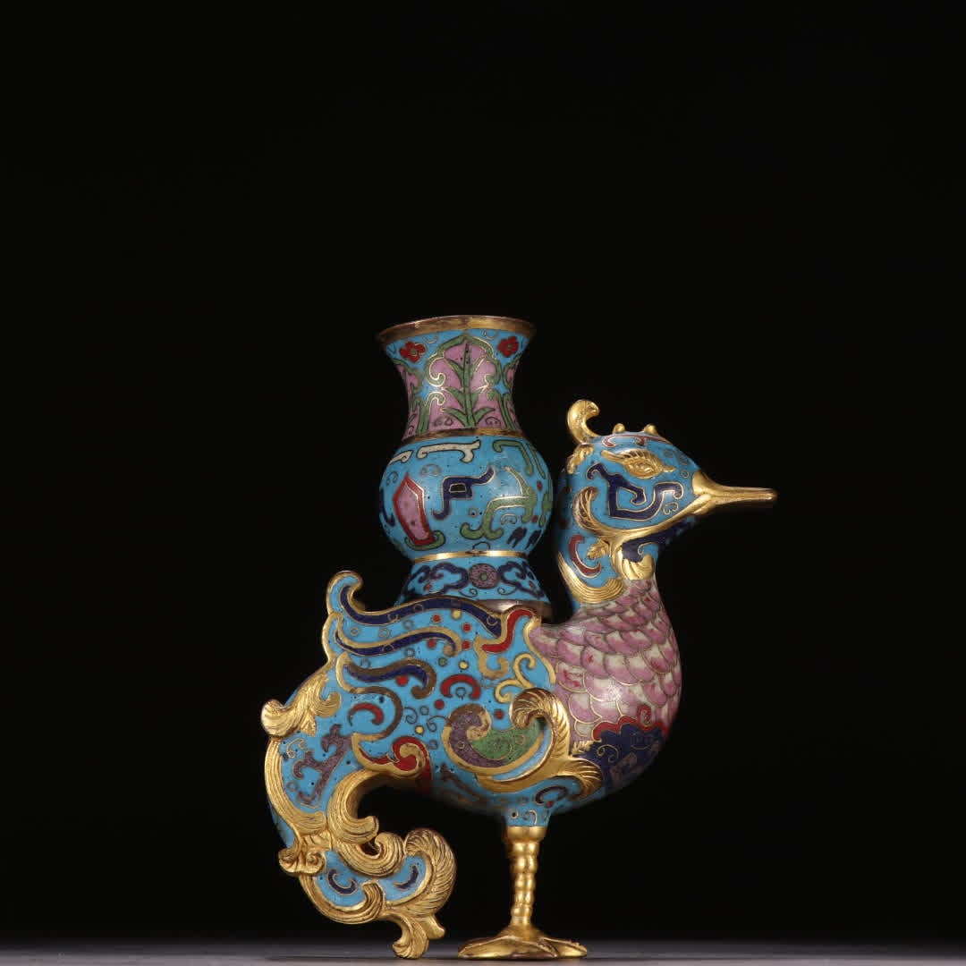 A Qing Dynasty gilt bronze Jingtaili Blue Sky Chicken Zun: Qing Dynasty bronze gilt Jingtai Blue Sky Chicken Zun SIZE: H:14.8cm W:11.6cm W:593.8g (The Dimensions Of All Batches Are Manually Measured.If You Need More Detailed Information, Please Contact Our Cu