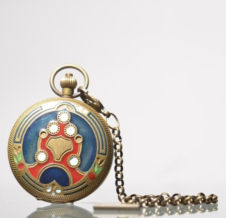 A late Qing dynasty brass pocket watch inlaid with enamel floral patterns: A pocket watch inlaid with enamel floral patterns from the late Qing dynasty SIZE: D:55mm (The Dimensions Of All Batches Are Manually Measured.If You Need More Detailed Information, Please Contact Our