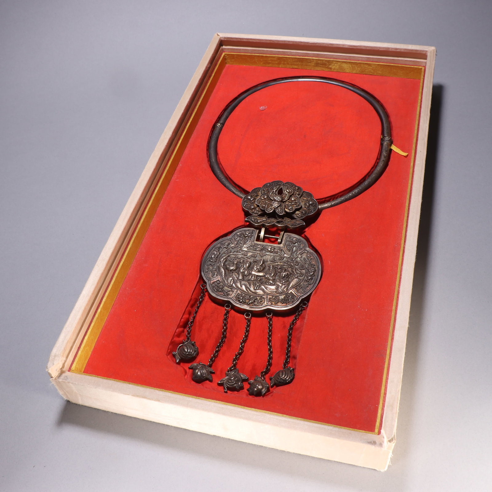 A Qing Dynasty silver-gilt Fortune, Prosperity, Longevity, and Longevity Lock: Qing Dynasty silver gilt Fortune, Prosperity, Longevity, and Longevity Lock SIZE: H:44cm W:20.5cm W:454.6g (The Dimensions Of All Batches Are Manually Measured.If You Need More Detailed Information,