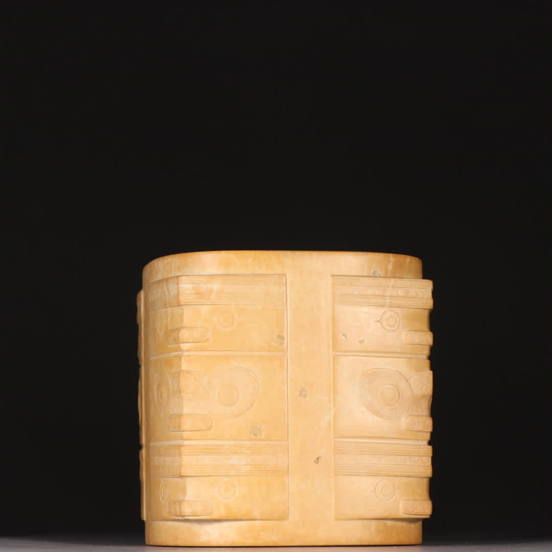 A Han Dynasty ancient jade cong: Han Dynasty ancient jade cong SIZE: H:8.5cm W:8.2cm W:874.2g (The Dimensions Of All Batches Are Manually Measured.If You Need More Detailed Information, Please Contact Our Customer Service Before