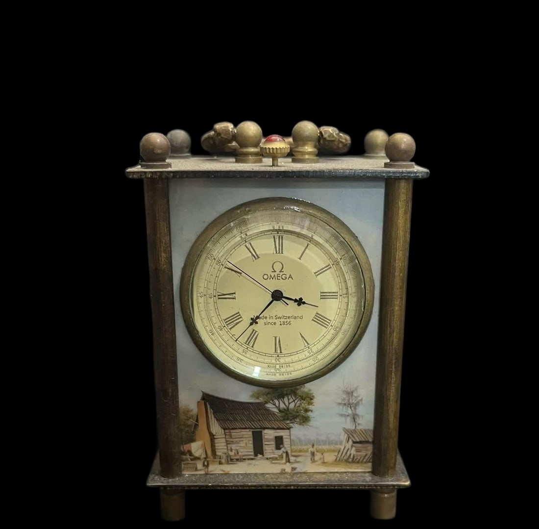 A small late Qing dynasty hand clock: A small clock in the late Qing dynasty SIZE: L:8cm W:5cm (The Dimensions Of All Batches Are Manually Measured.If You Need More Detailed Information, Please Contact Our Customer Service Before