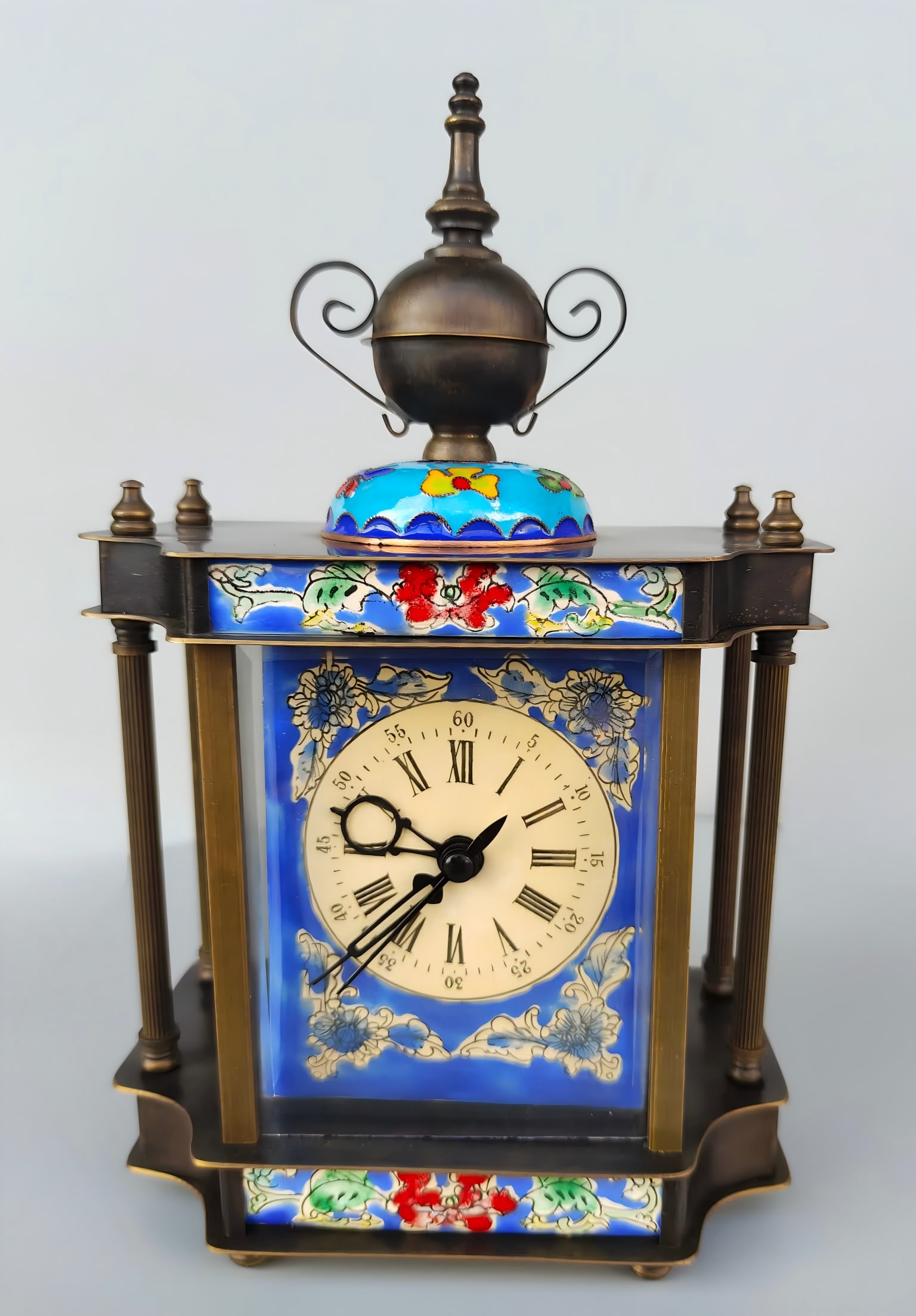 A late Qing dynasty European-style cloisonne table clock: Late Qing European cloisonne table clock SIZE: 13x8x22cm (The Dimensions Of All Batches Are Manually Measured.If You Need More Detailed Information, Please Contact Our Customer Service Before