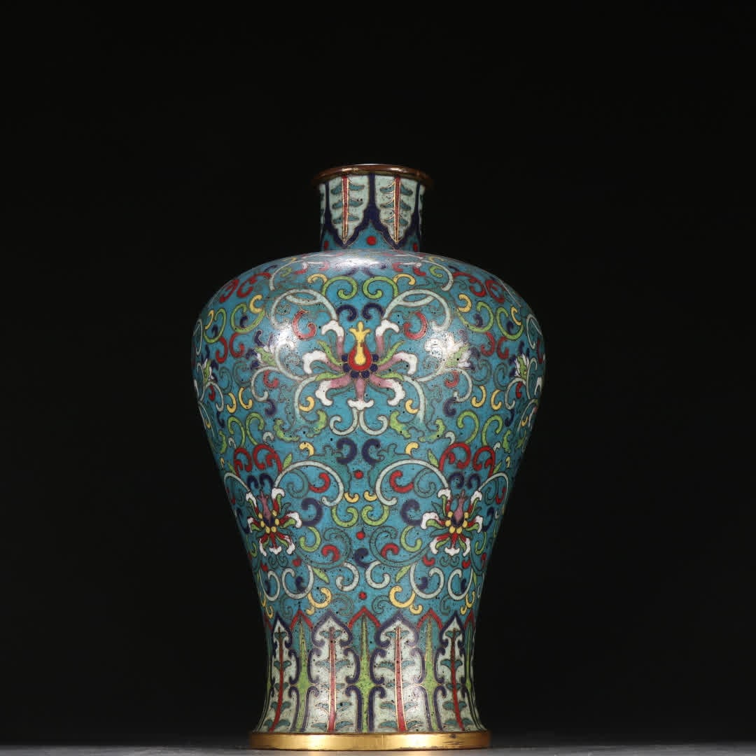 A Qing Dynasty copper gilt cloisonne vase with entwined lotus patterns (1 of 9)