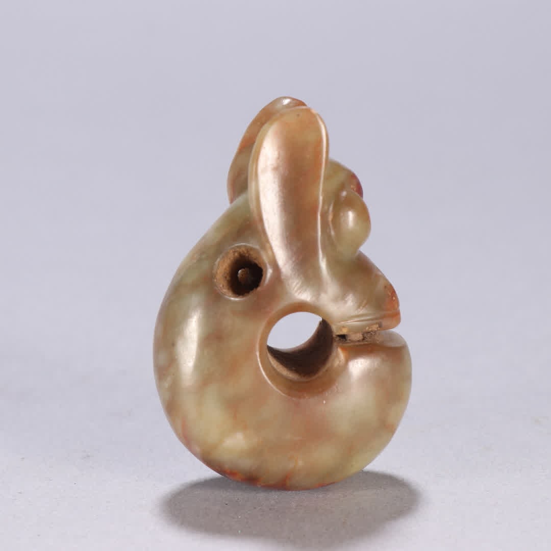 A piece of Hongshan Culture Hemo Jade Pig Dragon: Hongshan Culture: Hemo Jade Pig Dragon SIZE: H:6.2cm W:4.1cm W:90g (The Dimensions Of All Batches Are Manually Measured.If You Need More Detailed Information, Please Contact Our Customer Service