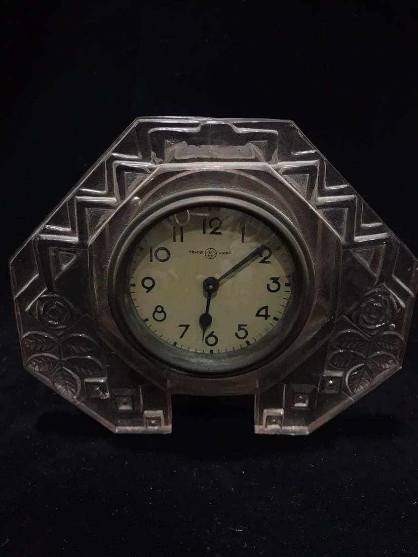 A late Qing Japanese leather case clock: Late Qing Japanese leather case clock SIZE: 16x11.5x14cm (The Dimensions Of All Batches Are Manually Measured.If You Need More Detailed Information, Please Contact Our Customer Service Before