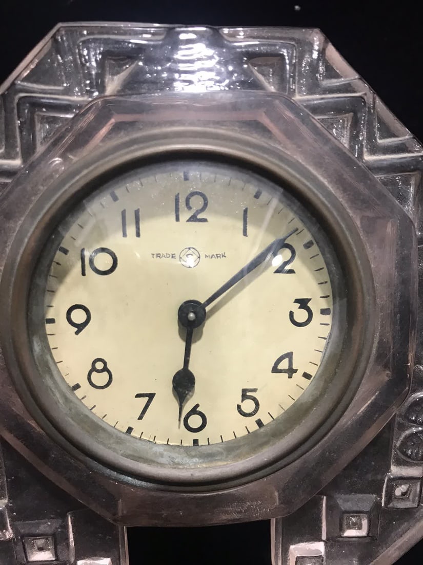 A late Qing Japanese leather case clock - 5