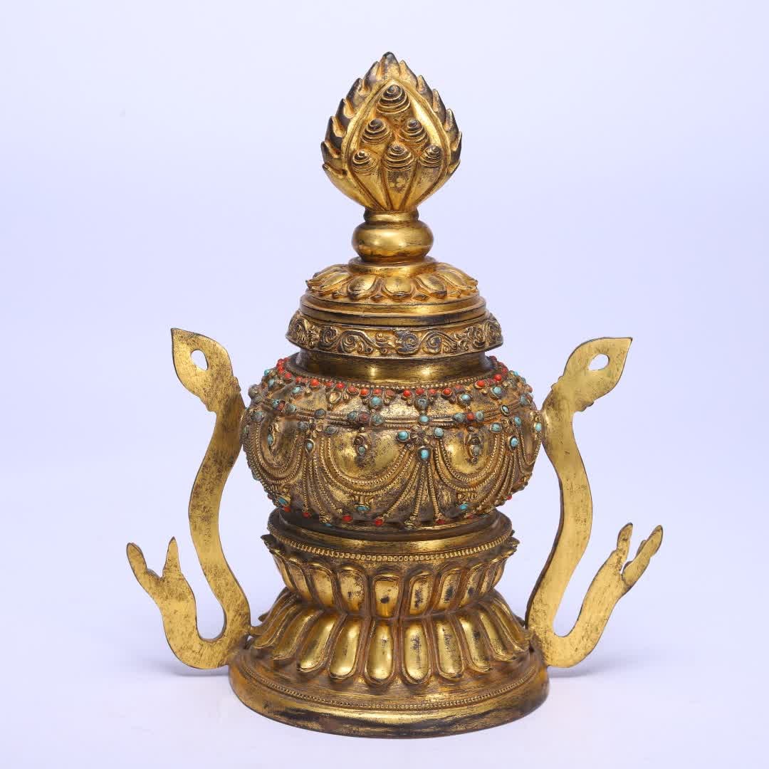 One is a gilded bronze relic pagoda from the Qing Dynasty: A gilded bronze relic pagoda from the Qing Dynasty SIZE: L:18cm W:10cm H:22cm W:1620g (The Dimensions Of All Batches Are Manually Measured.If You Need More Detailed Information, Please Contact Our Cus