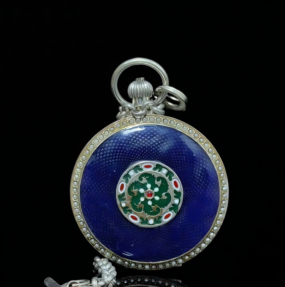 A late Qing dynasty double-open pocket watch: In the late Qing dynasty, I open my pocket watch in pairs SIZE: D:55mm (The Dimensions Of All Batches Are Manually Measured.If You Need More Detailed Information, Please Contact Our Customer Service