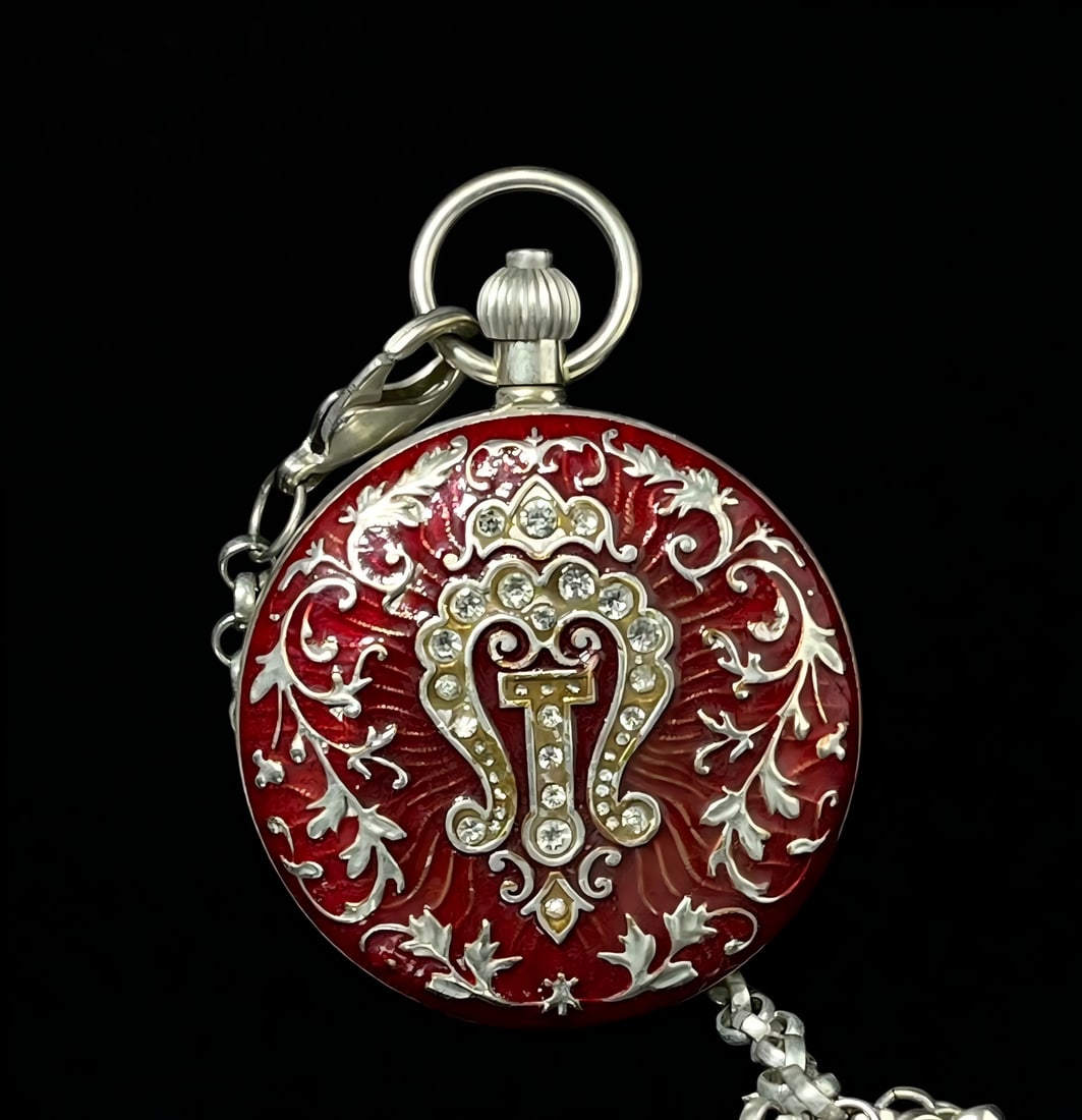 A late Qing dynasty double-open pocket watch: In the late Qing dynasty, I open my pocket watch in pairs SIZE: D:55mm (The Dimensions Of All Batches Are Manually Measured.If You Need More Detailed Information, Please Contact Our Customer Service