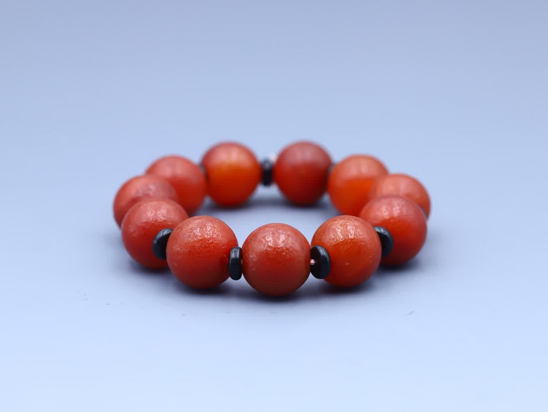 A Qing Dynasty red agate bead bracelet (1 of 9)