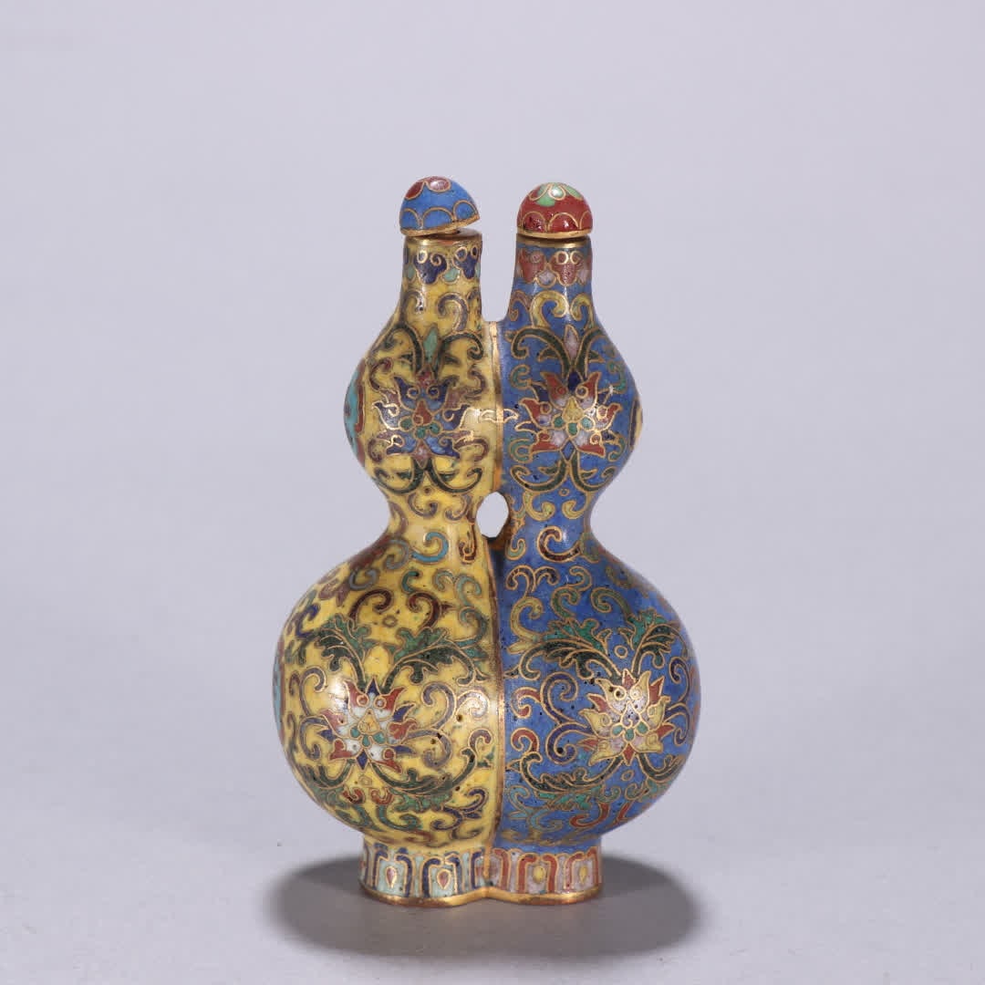 A Qing Dynasty bronze-bodied painted enamel double-linked gourd gourd snuff bottle (1 of 9)
