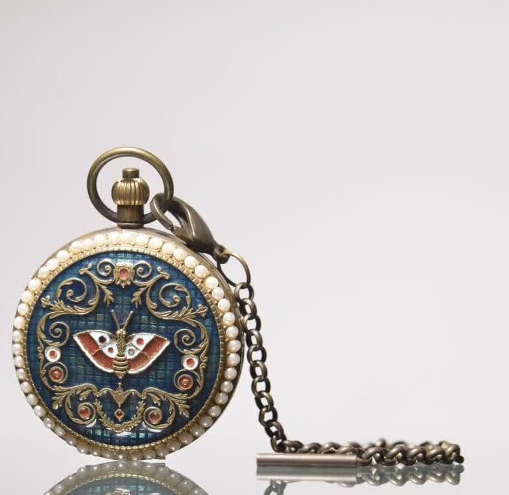 A late Qing dynasty brass pocket watch inlaid with enamel butterfly patterns: Late Qing dynasty brass pocket watch inlaid with enamel butterfly patterns SIZE: D:55mm (The Dimensions Of All Batches Are Manually Measured.If You Need More Detailed Information, Please Contact Our C