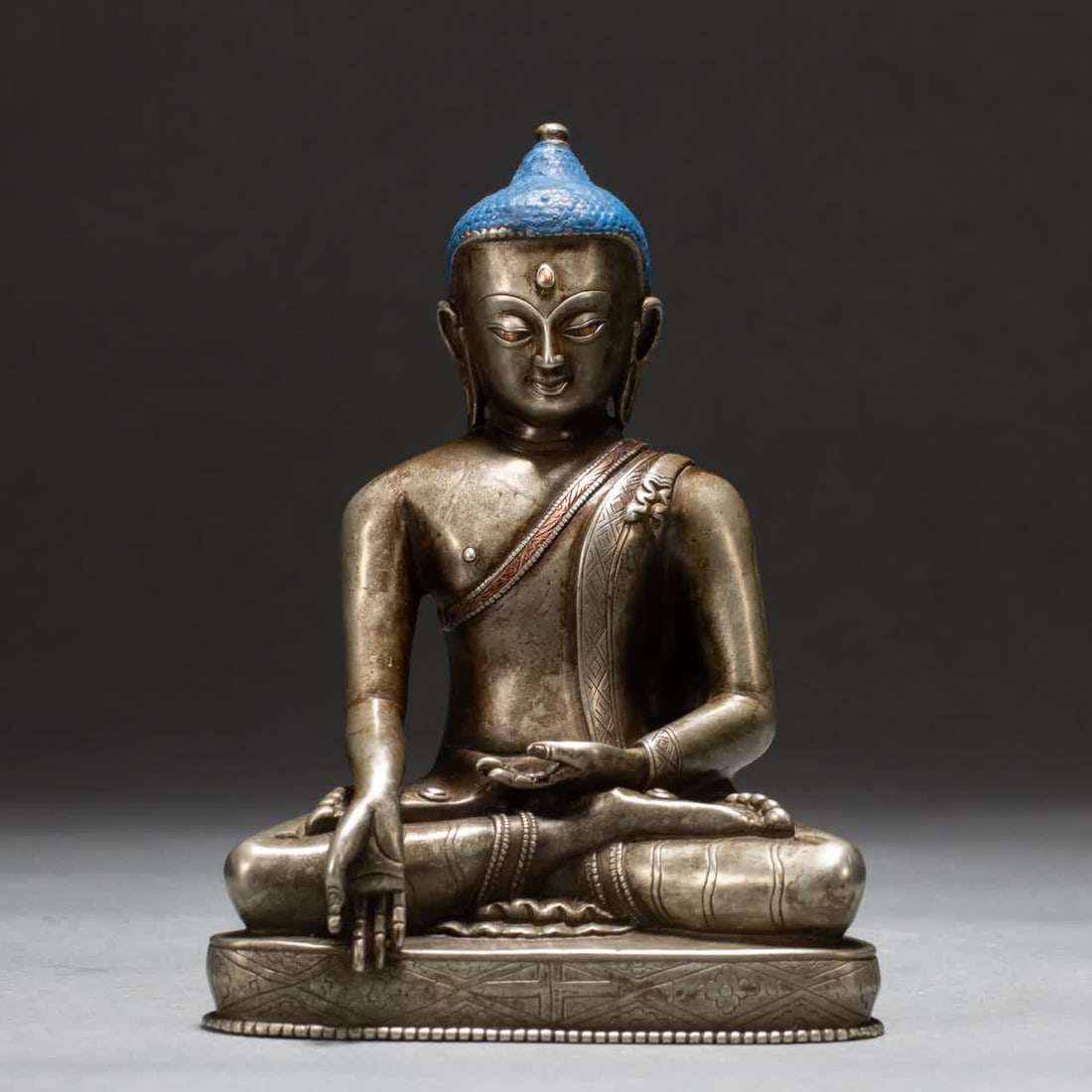 A Qing Dynasty silver Buddha statue (1 of 9)
