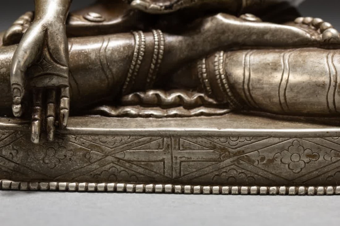 A Qing Dynasty silver Buddha statue - 4