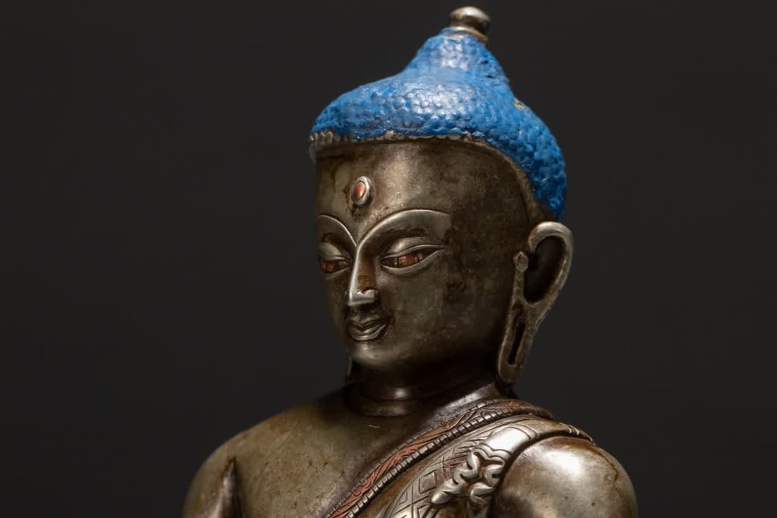 A Qing Dynasty silver Buddha statue - 6