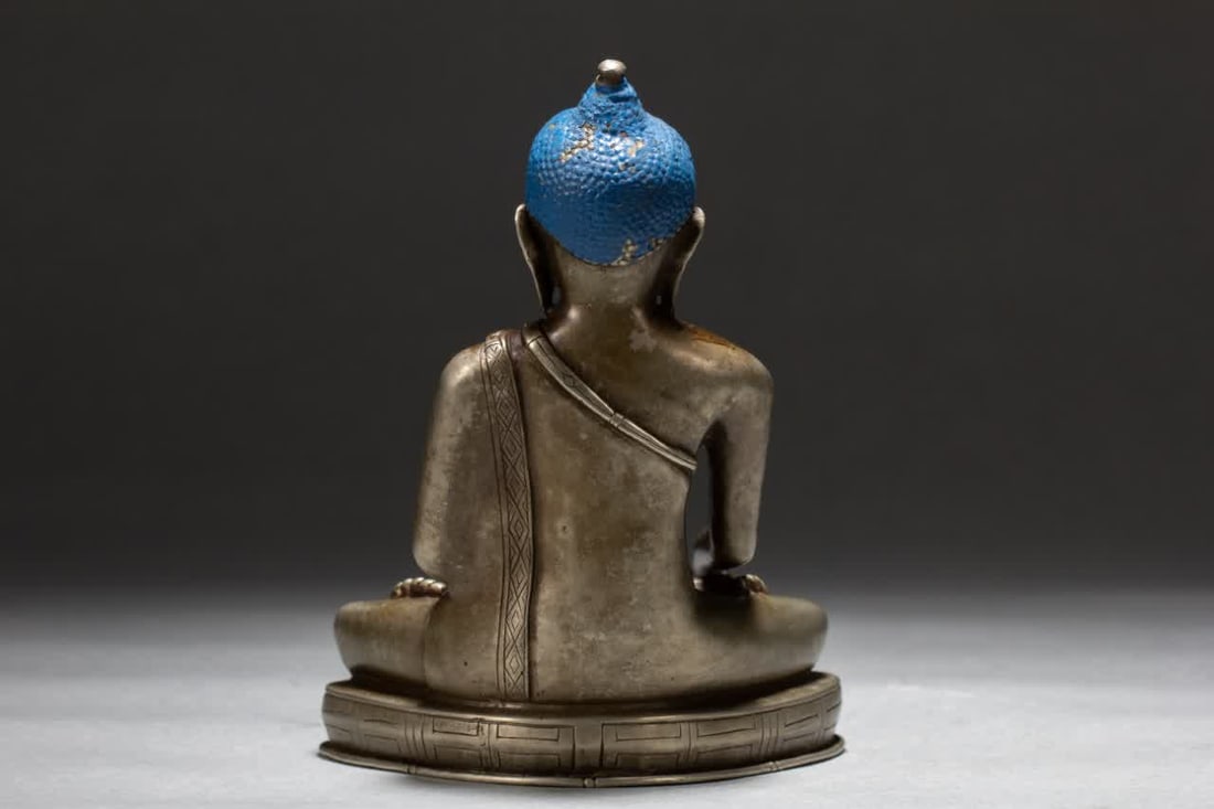 A Qing Dynasty silver Buddha statue - 8