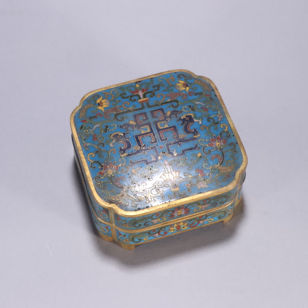 A Qing Dynasty copper gilt cloisonne lid box with entwined lotus patterns: Qing Dynasty bronze gilt cloisonne lotus pattern lid box SIZE: H:4.1cm W:9.6cm W:504.4g (The Dimensions Of All Batches Are Manually Measured.If You Need More Detailed Information, Please Contact Our