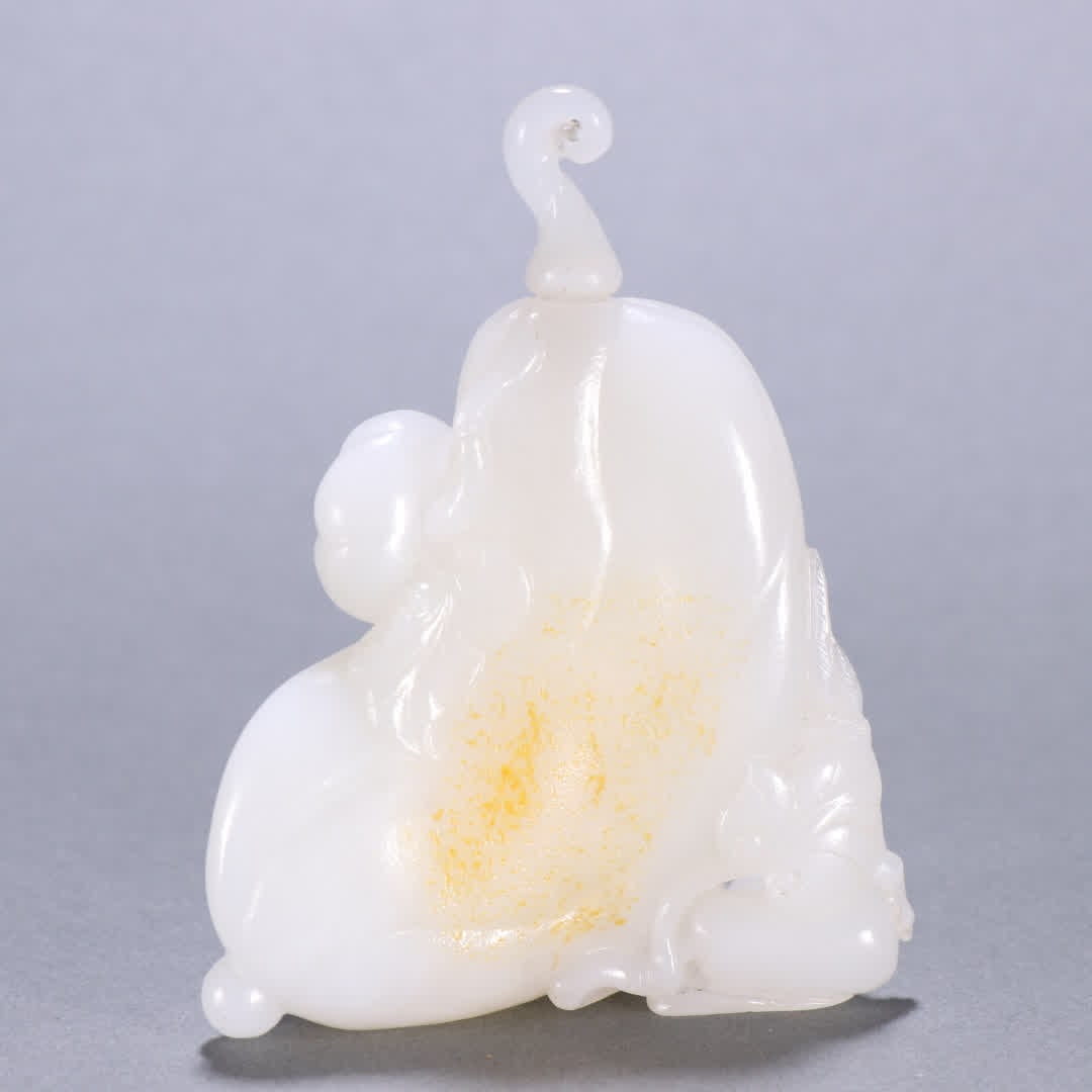 A Qing Dynasty Hetian jade melon-shaped snuff bottle - 5