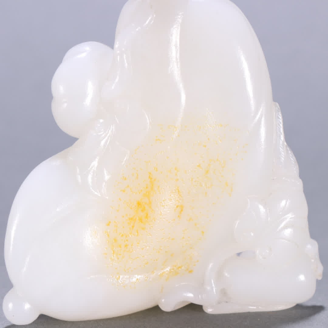 A Qing Dynasty Hetian jade melon-shaped snuff bottle - 6
