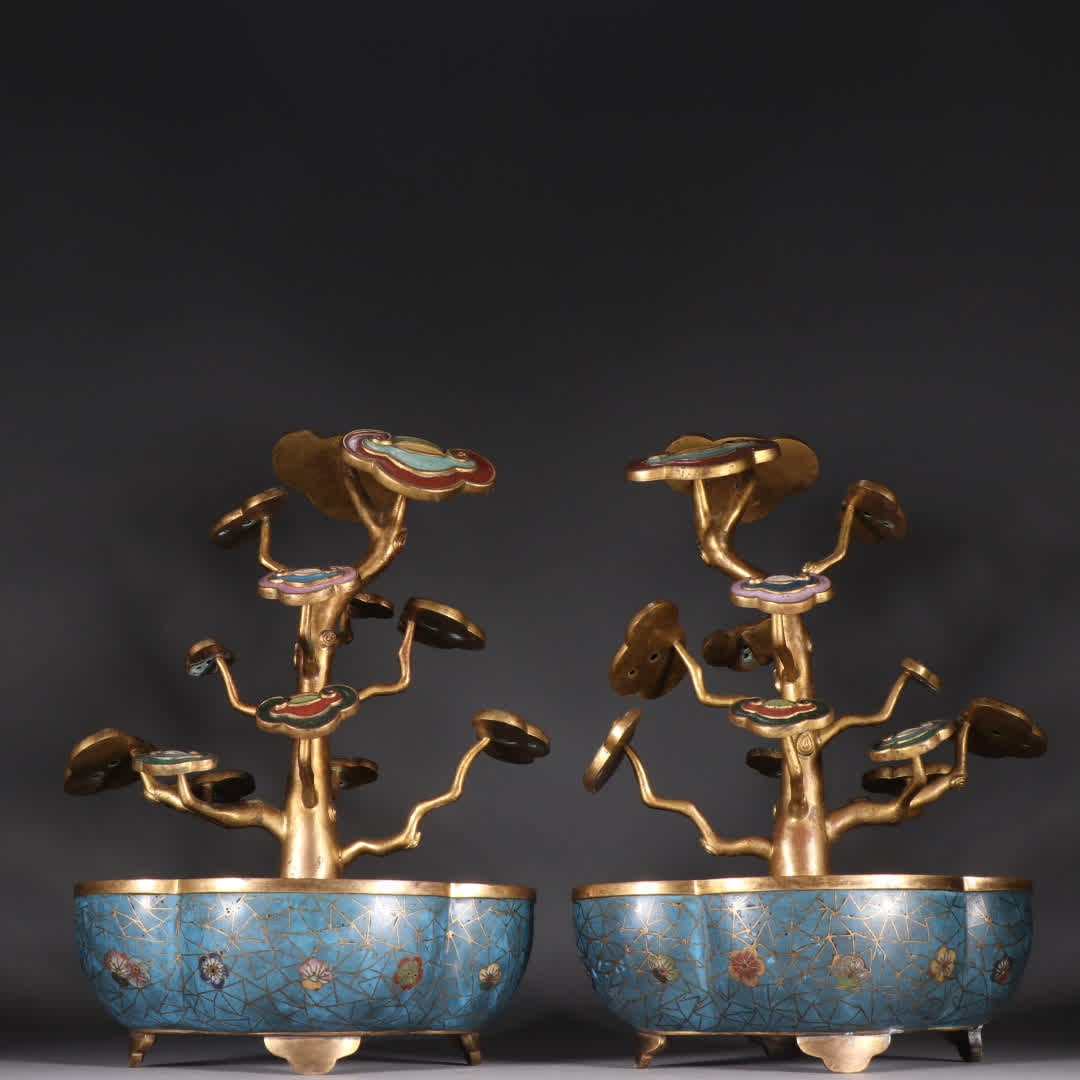 A pair of Qing Dynasty gilt copper-gilt cloisonne lingzhi bonsai: A pair of Qing Dynasty gilt bronze cloisonne lingzhi bonsai SIZE: H:29.5cm W:19.7cm W:1679.9g (The Dimensions Of All Batches Are Manually Measured.If You Need More Detailed Information, Please