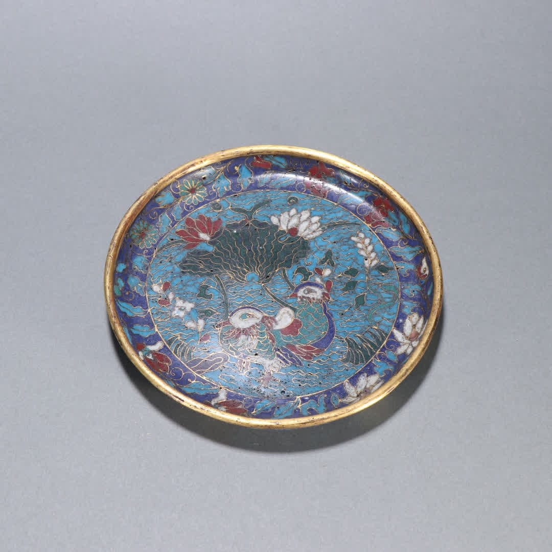A Qing Dynasty gilt bronze cloisonne plate with mandarin ducks playing with lotus flowers: Qing Dynasty gilt cloisonne mandarin duck playing with lotus plate SIZE: W:14cm W:350g (The Dimensions Of All Batches Are Manually Measured.If You Need More Detailed Information, Please Contact Our