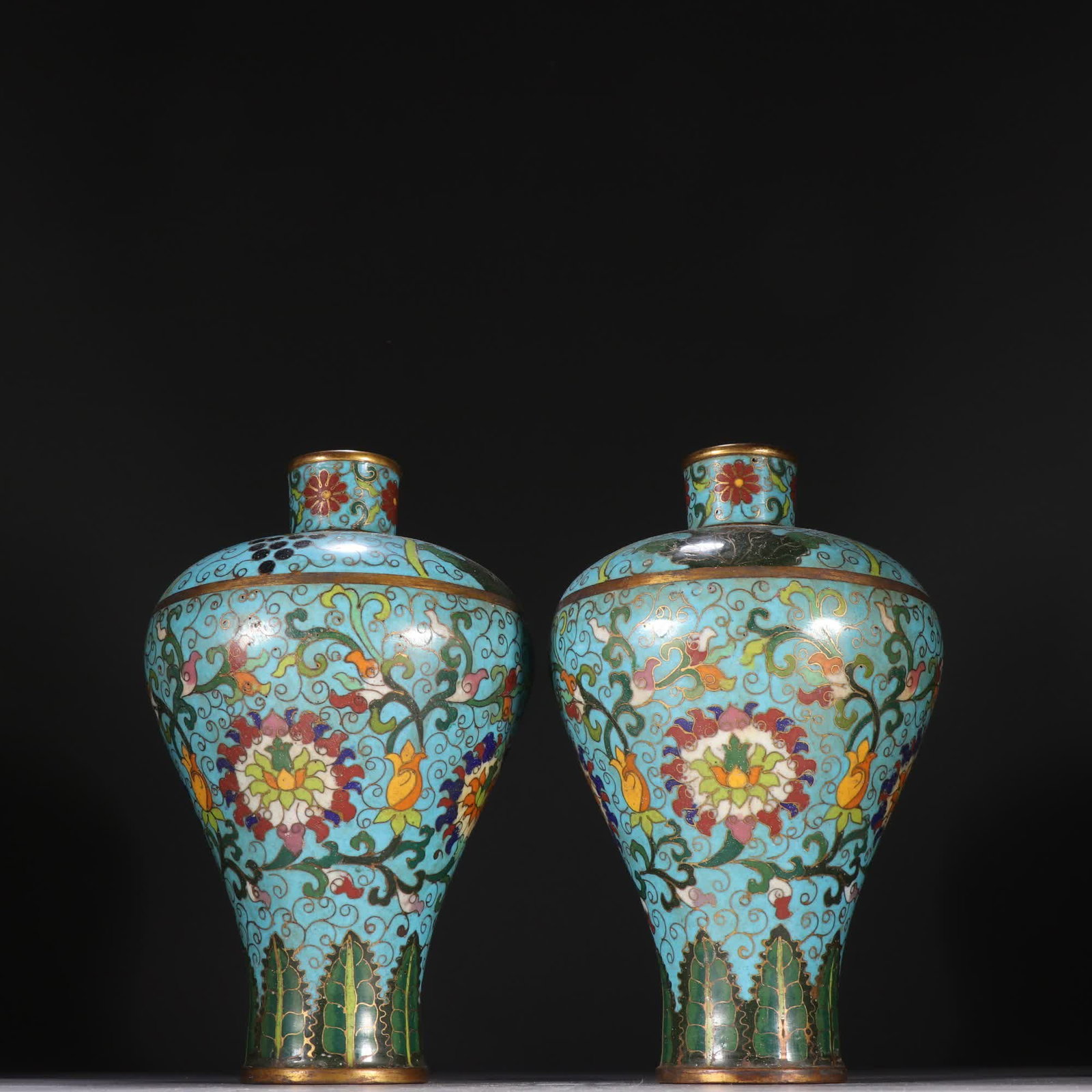 A pair of Qing Dynasty copper gilt cloisonne vases with entwined lotus patterns: Qing Dynasty Pair of gilt copper cloisonne lotus vases SIZE: H:21cm W:13.4cm Single W:756.9g (The Dimensions Of All Batches Are Manually Measured.If You Need More Detailed Information, Please Contact