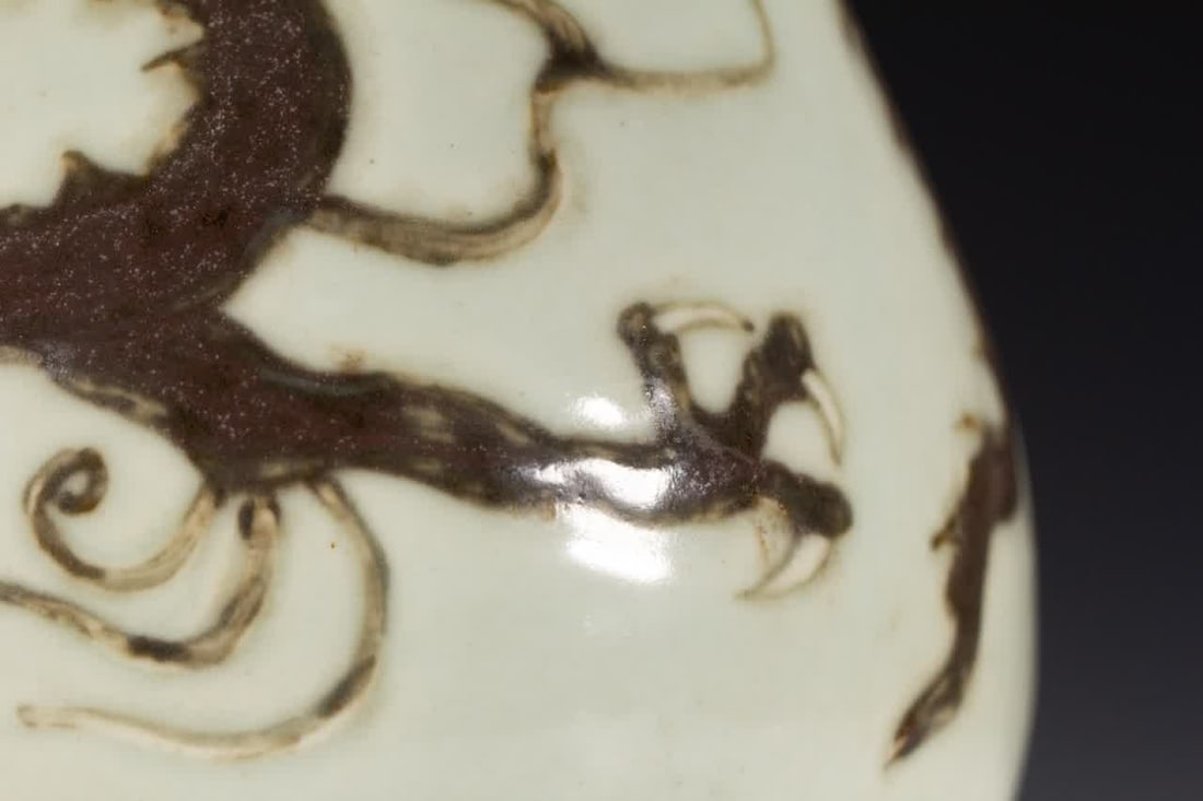 One Ming Dynasty underglaze red dragon pattern vase - 2