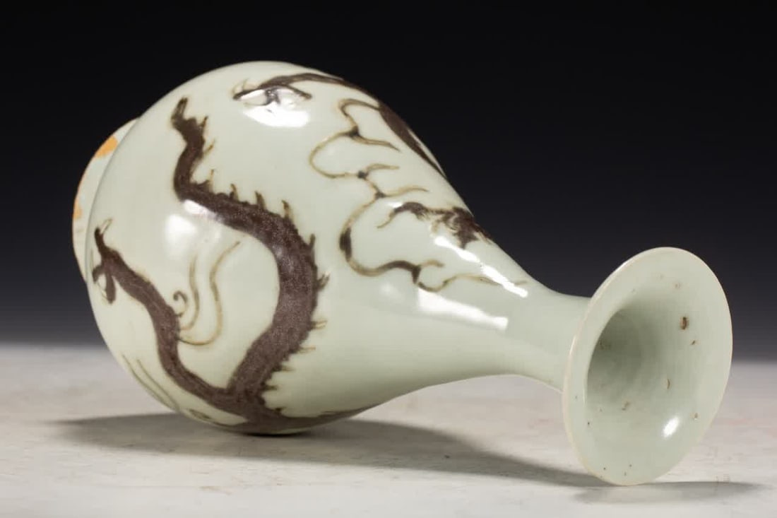 One Ming Dynasty underglaze red dragon pattern vase - 3