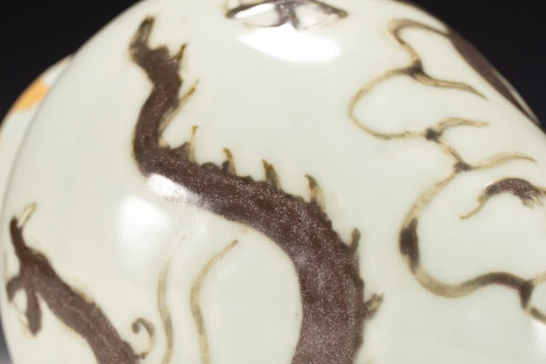 One Ming Dynasty underglaze red dragon pattern vase - 5