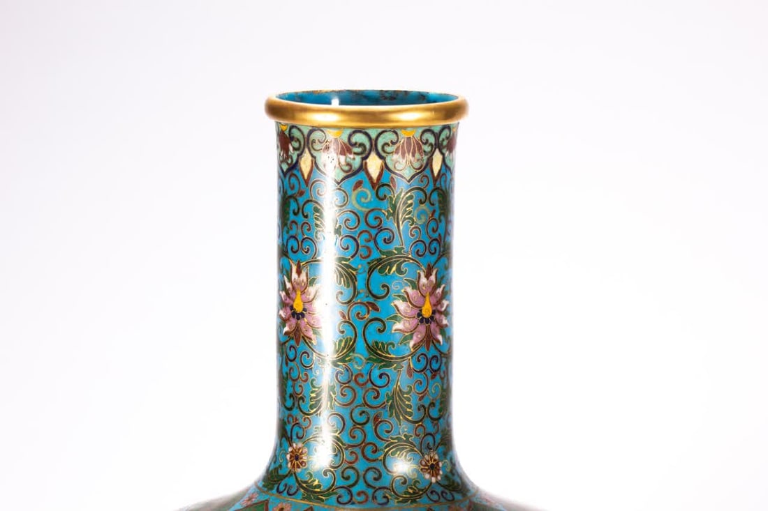A Qing Dynasty cloisonne vase - 2