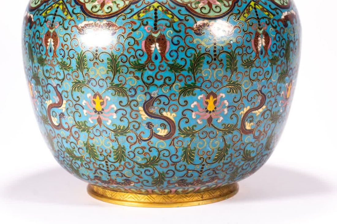 A Qing Dynasty cloisonne vase - 4