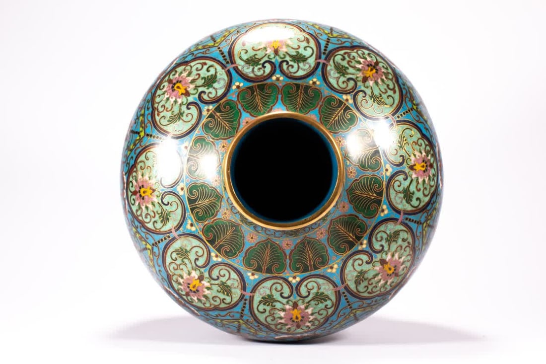A Qing Dynasty cloisonne vase - 7
