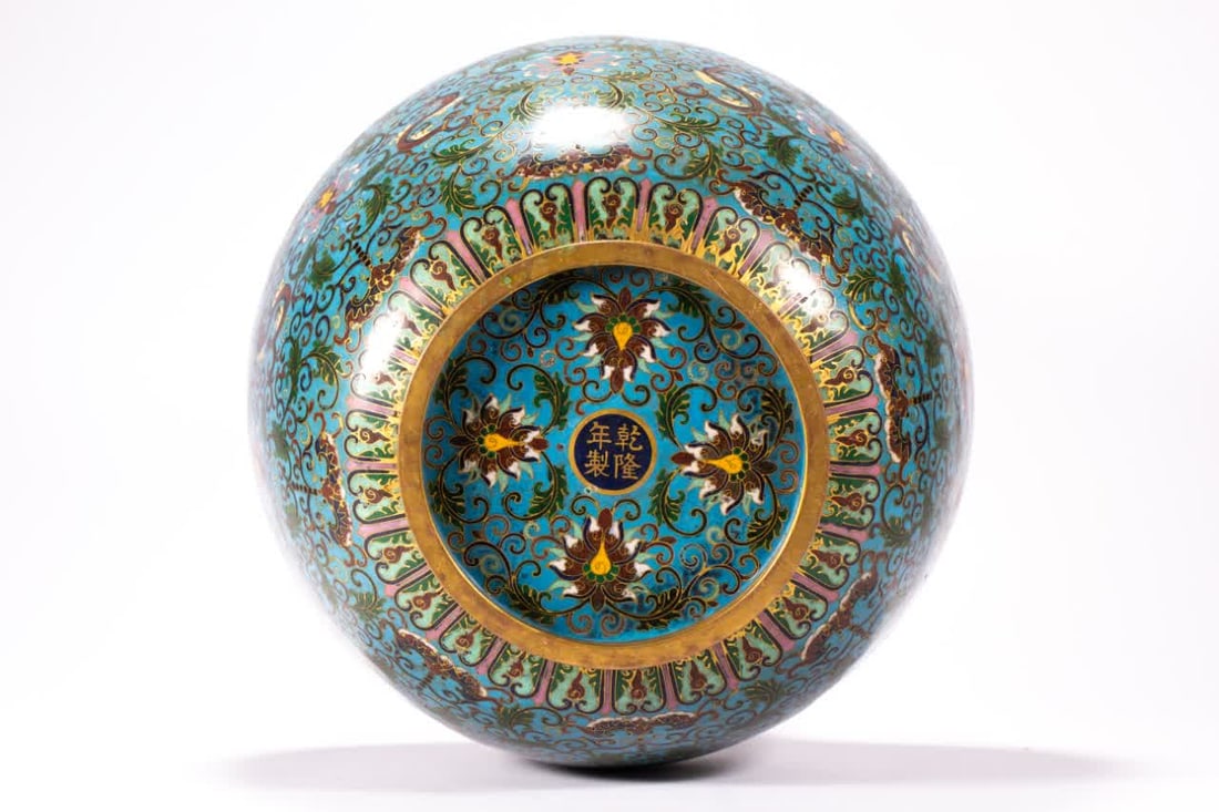 A Qing Dynasty cloisonne vase - 8