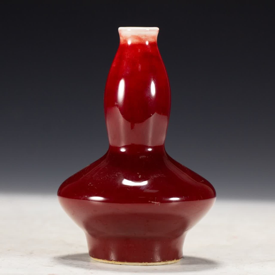 A Qing Dynasty red-glazed vase: A red-glazed vase from the Qing Dynasty SIZE: L:9cm W:9cm H:13cm W:450g (The Dimensions Of All Batches Are Manually Measured.If You Need More Detailed Information, Please Contact Our Customer Service