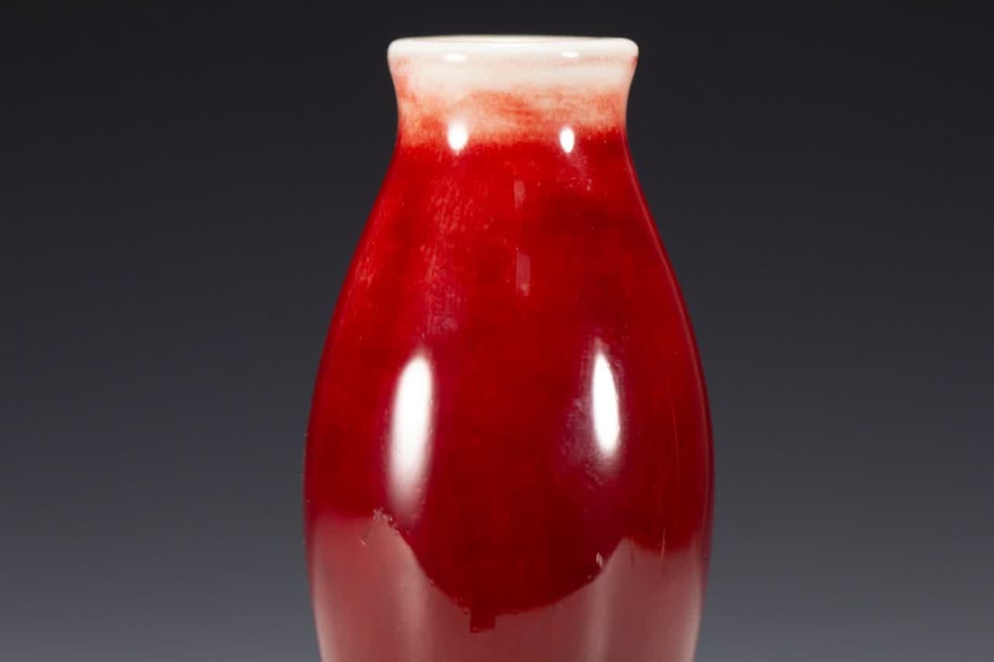 A Qing Dynasty red-glazed vase - 2
